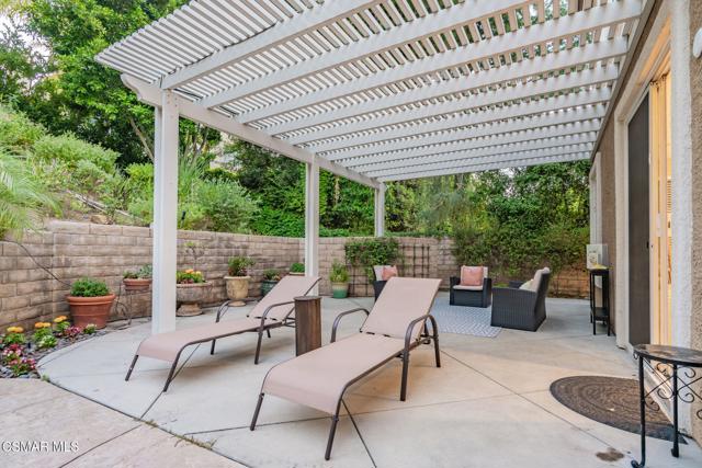 535 Winncastle Street, Simi Valley CA: https://media.crmls.org/mediaz/4da00bf7-2ab8-4fd2-8aca-0ab53c16da18.jpg