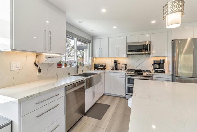 11550 Skyline Boulevard, Oakland CA: https://media.crmls.org/mediaz/4da02d36-4815-4156-b31c-1f6faaf510c5.jpg
