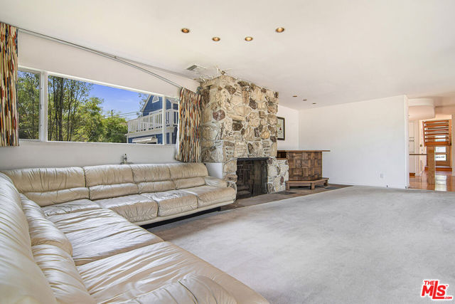 3580 Mountain View Avenue, Los Angeles CA: https://media.crmls.org/mediaz/4da05183-1825-48f7-8709-5acd0abfdb16.jpg