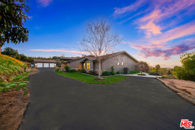 32070 Via Vera, Bonsall CA: https://media.crmls.org/mediaz/4da0721e-8cc8-430f-9ab1-c4d65e8eb939.jpg
