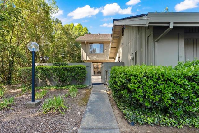 2133 Gold Rush Drive, Gold River CA: https://media.crmls.org/mediaz/4da0c5eb-a753-4953-86b9-dfde08763ba5.jpg