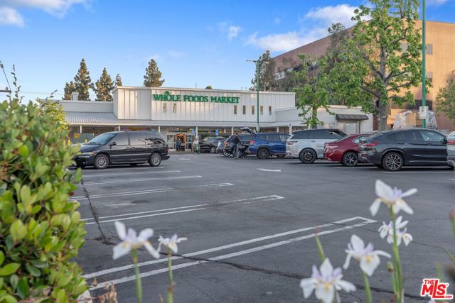 5522 Buffalo Avenue, Sherman Oaks CA: https://media.crmls.org/mediaz/4da176ce-37c9-43b0-8ae5-22b934fba6f3.jpg