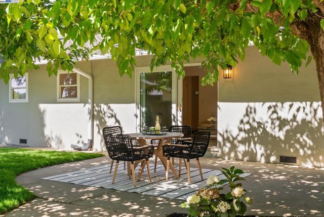 1515 Grove Way, Concord CA: https://media.crmls.org/mediaz/4da22906-ed98-4d8a-b43b-b71c5febd8bf.jpg