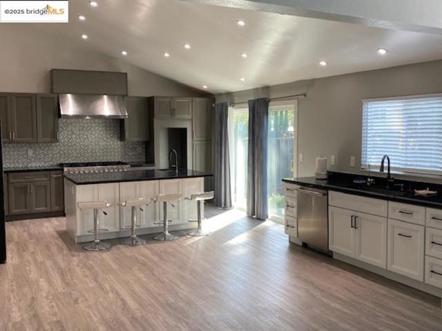 2516 Toltec Cir, San Ramon CA: https://media.crmls.org/mediaz/4da31207-0e35-40c1-bb71-221f6d9794fa.jpg