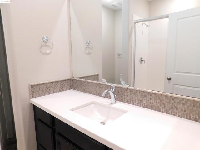 1090 Lavender St, Manteca CA: https://media.crmls.org/mediaz/4da37e9c-d58d-41a2-88ed-dff96a4c62c0.jpg