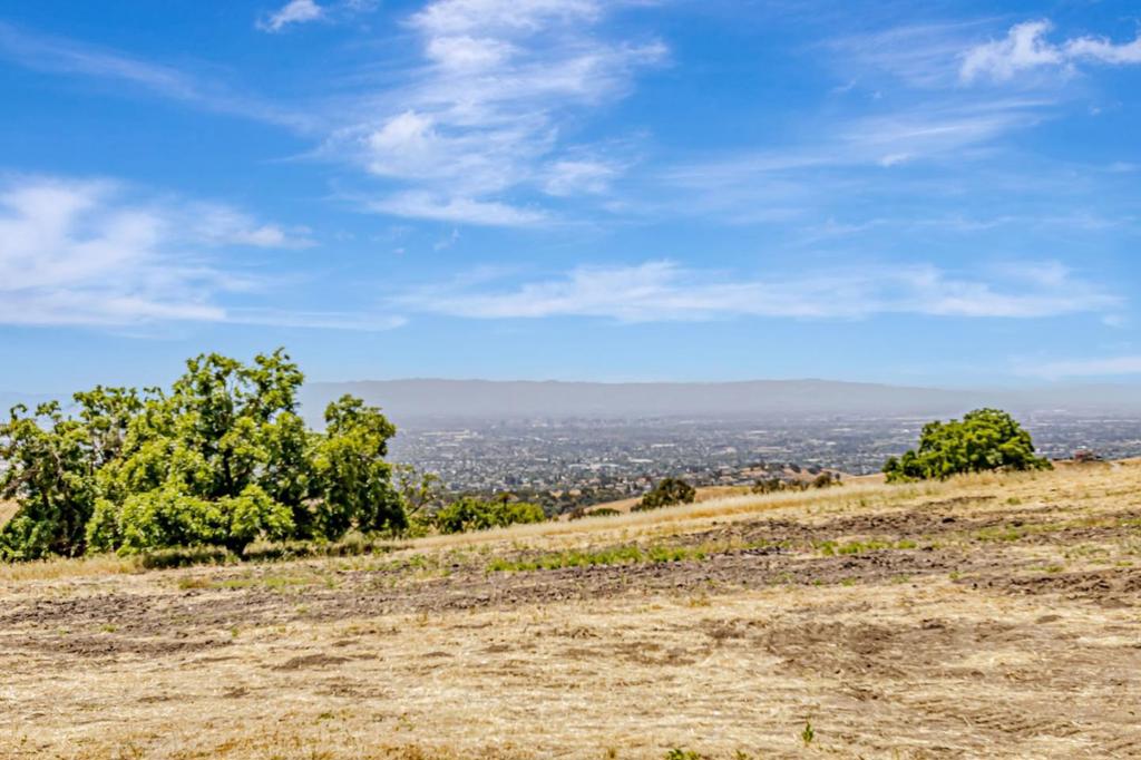 https://media.crmls.org/mediaz/4da4151d-54bd-4ae8-a0a5-ad72eafc88f7.jpg?preset=X-Large