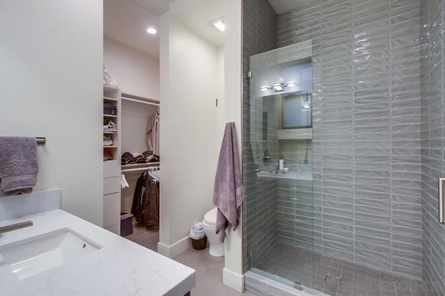 2885 Gate Three Place, Chula Vista CA: https://media.crmls.org/mediaz/4da52f25-774e-4c24-96d8-d133aa14ab83.jpg