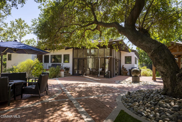 4525 Rayburn Street, Westlake Village CA: https://media.crmls.org/mediaz/4da55277-3faf-449b-8cd9-54fc81886930.jpg