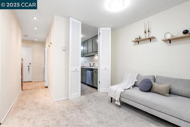 3051 Treat Blvd., Concord CA: https://media.crmls.org/mediaz/4da5ada4-3e66-4d76-bda2-a02fc532bf74.jpg