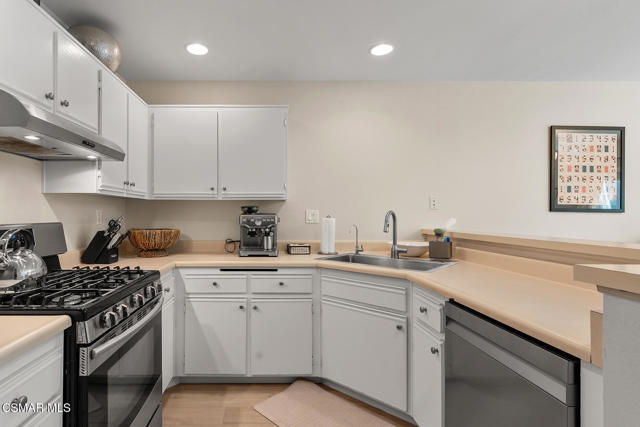 732 Via Colinas, Westlake Village CA: https://media.crmls.org/mediaz/4da5bdde-216e-4100-82db-a6980b2cc128.jpg