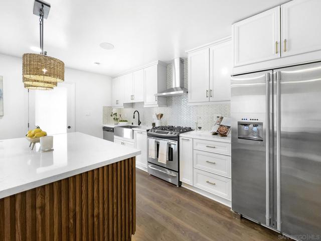 1427 Signal Ave, San Diego CA: https://media.crmls.org/mediaz/4da6a54d-bdbf-4cff-834a-de3719ec094c.jpg