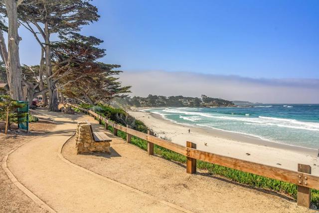 31475 Via Las Rosas, Carmel Valley CA: https://media.crmls.org/mediaz/4da79c60-affe-49c3-a9c0-c339f7ca9194.jpg