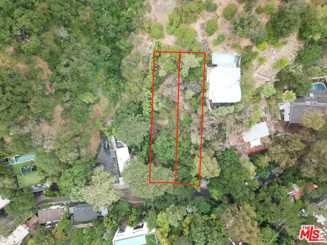10074 Westwanda Drive, Beverly Hills CA: https://media.crmls.org/mediaz/4da7a499-c6d3-40e0-bb12-d714cbd9f2ed.jpg