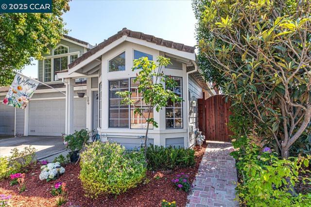109 Cardoza, Hercules CA: https://media.crmls.org/mediaz/4da80e77-4185-4145-b05e-9805c39d9e31.jpg