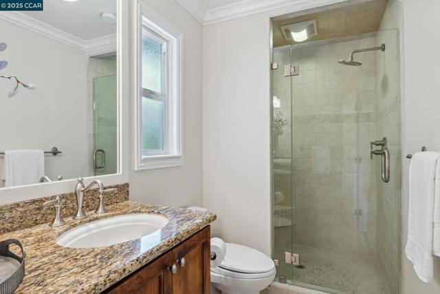 561 Morecroft Road, Lafayette CA: https://media.crmls.org/mediaz/4da86a70-8b6b-4669-b2c5-2289cd88c9d6.jpg