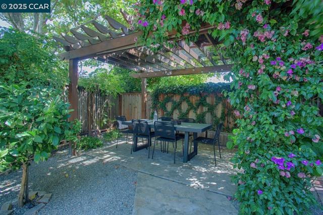 1409 Dumaine St, Concord CA: https://media.crmls.org/mediaz/4da87917-447b-4c2b-89e2-e180bc272750.jpg