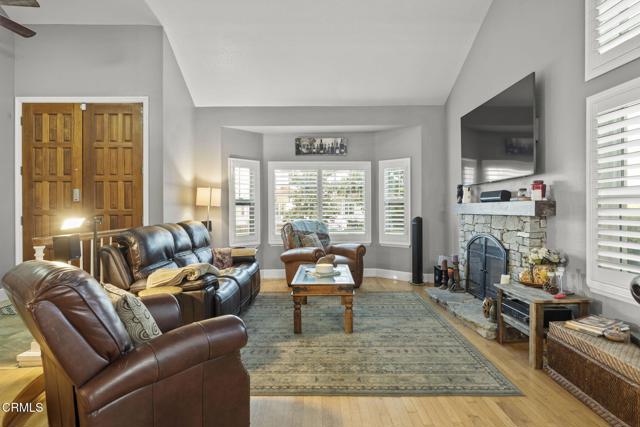 Detail Gallery Image 8 of 66 For 2061 via Montecito, Camarillo,  CA 93012 - 4 Beds | 3 Baths
