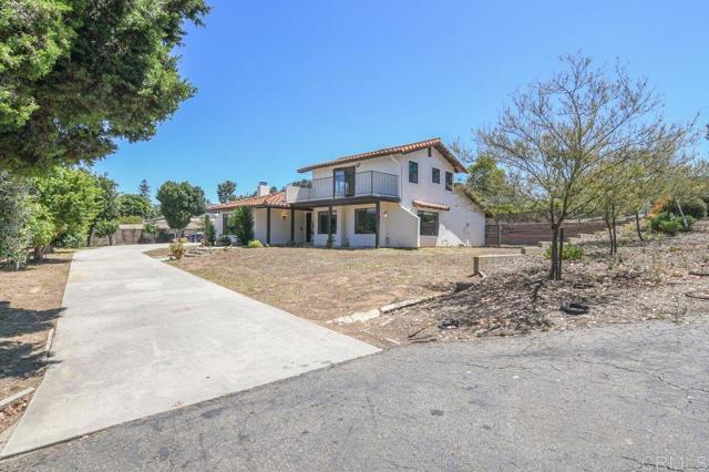 1736 Bellington Lane, Fallbrook CA: https://media.crmls.org/mediaz/4da8bbaf-b4a4-4c0c-bba6-517866ffdfe3.jpg