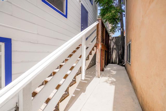 824 Henry St, Oakland, California 94607, 5 Bedrooms Bedrooms, ,3 BathroomsBathrooms,Single Family Residence,For Sale,Henry St,41063230