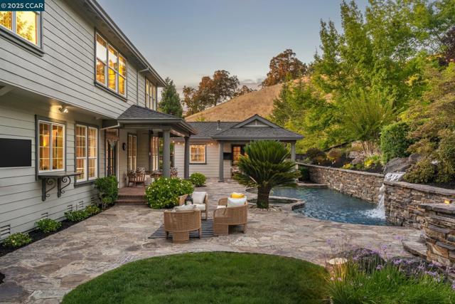 51 Brightwood Cir, Danville CA: https://media.crmls.org/mediaz/4da923dc-ddc0-4ccb-878f-46a763e22b50.jpg