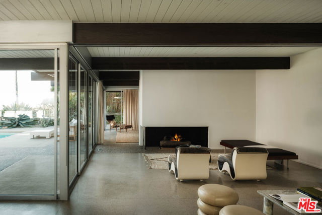 1705 Summitridge Drive, Beverly Hills CA: https://media.crmls.org/mediaz/4da93f67-5f09-41b3-b65d-b6d76ef80e4d.jpg