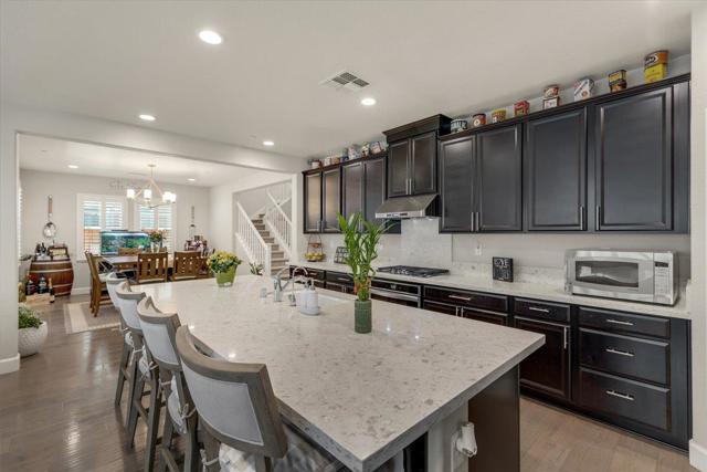 738 Sullivan Way, Gilroy CA: https://media.crmls.org/mediaz/4da9cd7e-5aa2-44e2-8ccb-76d36f775ac3.jpg