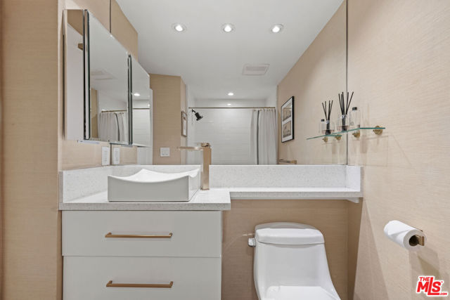 1400 N Hayworth Avenue, West Hollywood CA: https://media.crmls.org/mediaz/4da9e89e-76a5-4c42-80c3-03ba30ca7c84.jpg