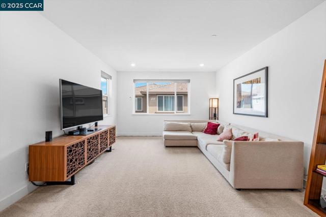 205 Goose Creek Ave, Brentwood CA: https://media.crmls.org/mediaz/4daa0322-3975-4174-b10b-e35a6c70126a.jpg