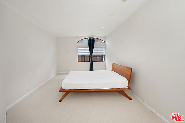 200 N Swall Drive, Beverly Hills CA: https://media.crmls.org/mediaz/4daa8622-fc6f-42a0-a4c3-08976fecd4bf.jpg