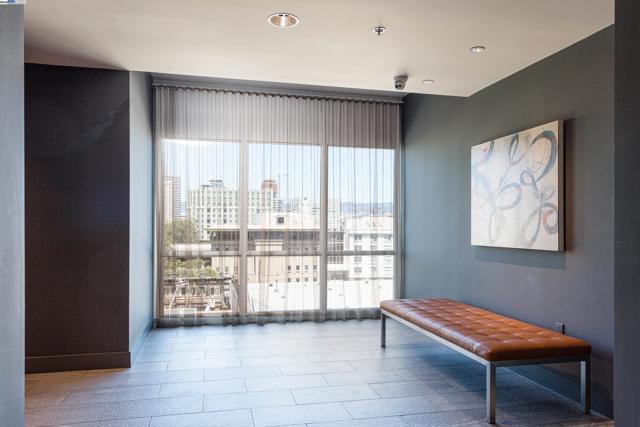222 Broadway, Oakland CA: https://media.crmls.org/mediaz/4daad330-a330-4928-a43f-92c495c2e56f.jpg