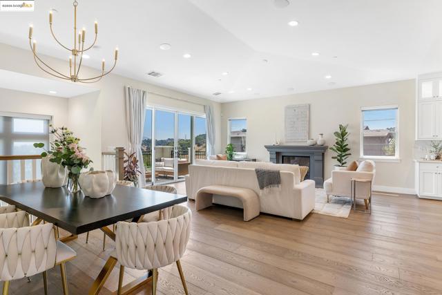 63 Tomcat Way, Orinda CA: https://media.crmls.org/mediaz/4dab1e53-91de-4797-a71e-6c8c16add793.jpg