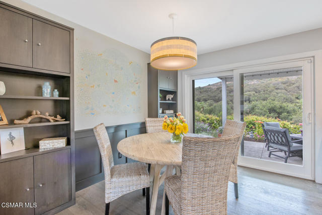 464 W Avenida De Las Flores, Thousand Oaks CA: https://media.crmls.org/mediaz/4dabf24c-84aa-4208-80f2-62cb7b9093e8.jpg