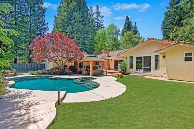 2142 Deer Oak Way, Danville CA: https://media.crmls.org/mediaz/4dac2e78-3588-4bca-b6e2-8b829a70a30f.jpg