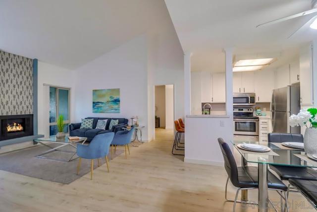 10350 Caminito Cuervo, San Diego CA: https://media.crmls.org/mediaz/4dac67d4-8ca1-488b-b59a-1342d537d9db.jpg