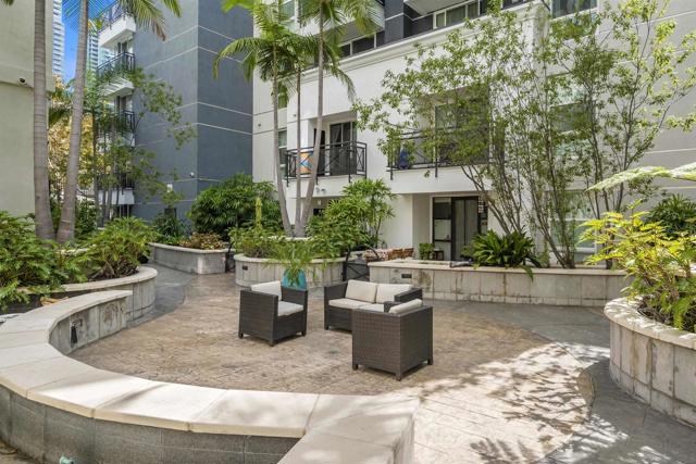 525 11th Avenue, San Diego CA: https://media.crmls.org/mediaz/4dad35fc-311e-41f7-adb3-c8b39085799f.jpg