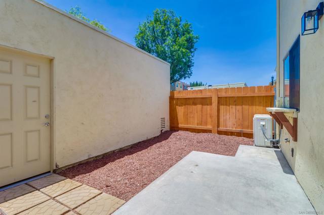 7827 Rancho Fanita Dr, Santee CA: https://media.crmls.org/mediaz/4dad395e-b42d-4a10-be79-0eb57440e0a0.jpg