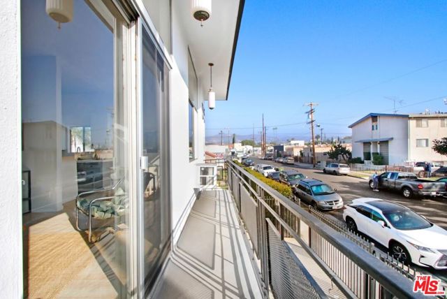 1045 N Ardmore Avenue, Los Angeles CA: https://media.crmls.org/mediaz/4dad6798-3ca5-4802-b9c3-63e0e5dc11d7.jpg