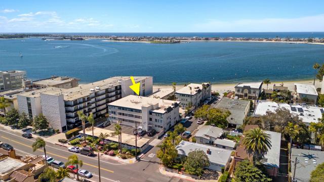 3920 Riviera Dr, Pacific Beach (San Diego) CA: https://media.crmls.org/mediaz/4dada3f8-e8b3-4bc7-8ccd-512fd4f873b6.jpg