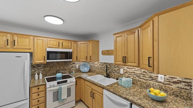 2517 Navarra Drive, Carlsbad CA: https://media.crmls.org/mediaz/4dada470-f383-4f38-bbdc-7685fab45430.jpg