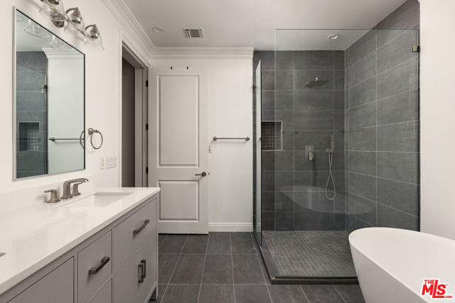 8121 Norton Avenue, West Hollywood CA: https://media.crmls.org/mediaz/4daf56cb-04a7-4188-8b61-2bc8ec19bda0.jpg