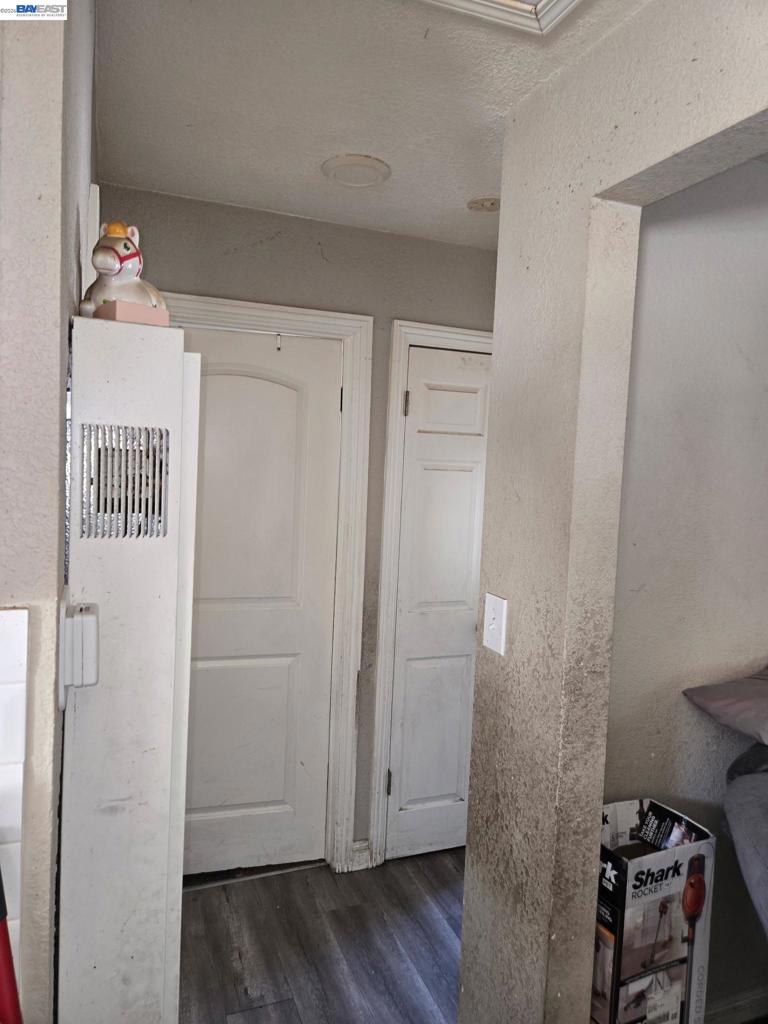 https://media.crmls.org/mediaz/4daf664f-4f24-4a53-8bd8-85ec6e1df7a6.jpg?preset=X-Large