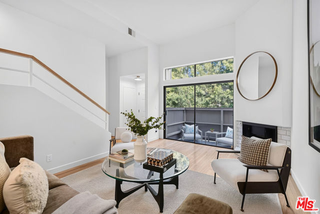 15167 Magnolia Boulevard, E photo 3