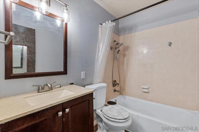 753 La Presa Ave, Spring Valley CA: https://media.crmls.org/mediaz/4daf8107-b049-4e54-9cc1-c1c123905a1c.jpg