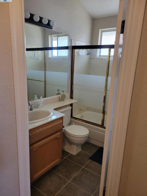 5473 Rainflower Dr, Livermore CA: https://media.crmls.org/mediaz/4db03615-4b43-4f12-ae51-84146118da29.jpg