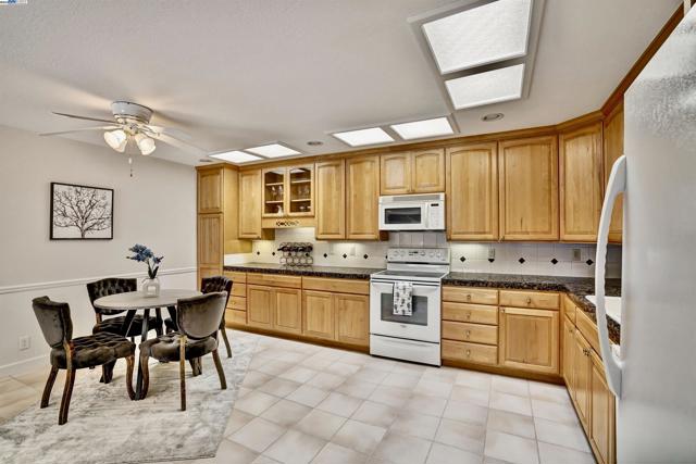 2217 Ptarmigan Dr, Walnut Creek CA: https://media.crmls.org/mediaz/4db0dad4-975b-4ffb-a8f6-1b52a80bfb36.jpg