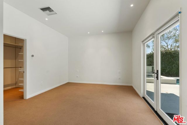 5705 Sunnyslope Avenue, Valley Glen CA: https://media.crmls.org/mediaz/4db0f4ad-62d9-4938-b481-fd486a610fb0.jpg