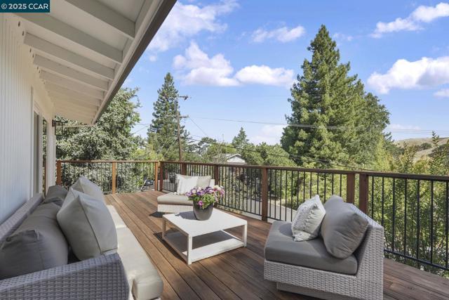 3233 Lucas Circle, Lafayette CA: https://media.crmls.org/mediaz/4db1121d-ab83-4490-831a-91297ada5535.jpg