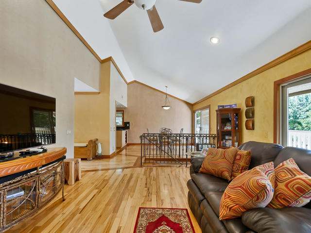 606 Calle Mirador, Oak Park CA: https://media.crmls.org/mediaz/4db134d2-92e4-418f-a06a-8103e8e0bbc1.jpg