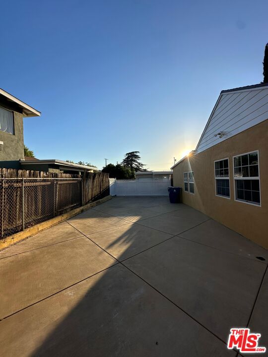 10429 Oro Vista Avenue, Sunland CA: https://media.crmls.org/mediaz/4db1ce6e-9b96-4445-aa4c-0760541f4b33.jpg