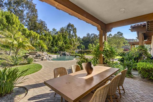 17324 Calle Serena, Rancho Santa Fe CA: https://media.crmls.org/mediaz/4db2c62f-e7ce-45b5-9bca-aed5deb1f8b8.jpg